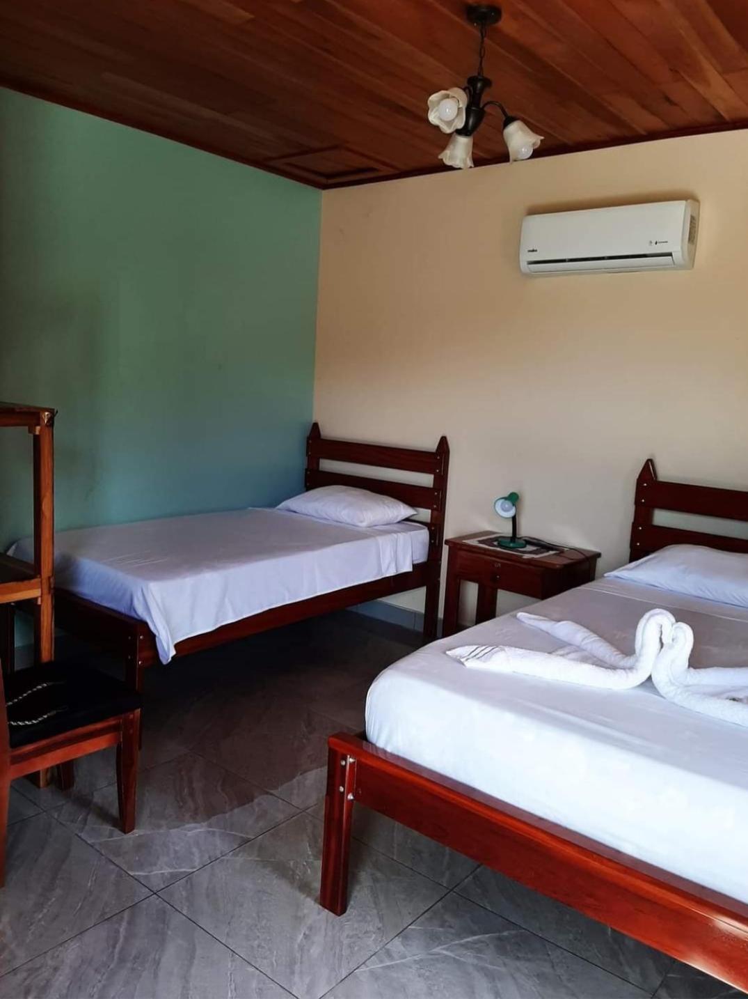 Cabinas El Pilon Rio Celeste 外观 照片